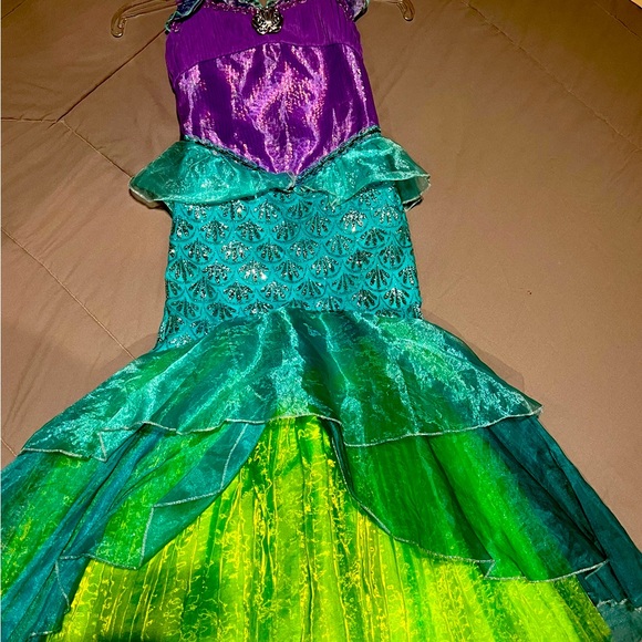 Used Little Mermaid Costume Size 6 without tags - Picture 2 of 6